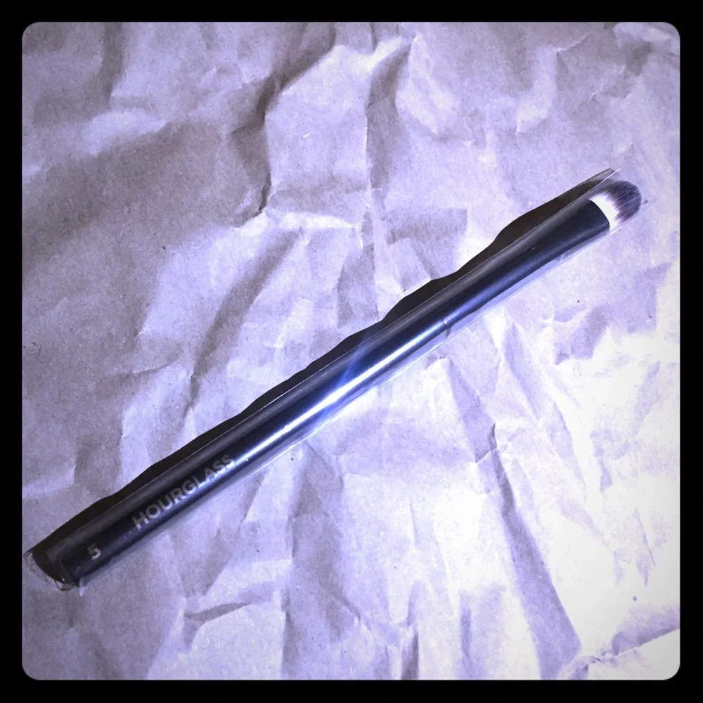 Hourglass concealer brush